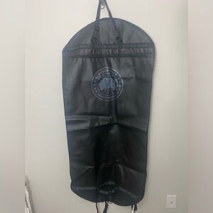 CANADA GOOSE Garment Bag Adjustable Straps & Zip
Side Pocket